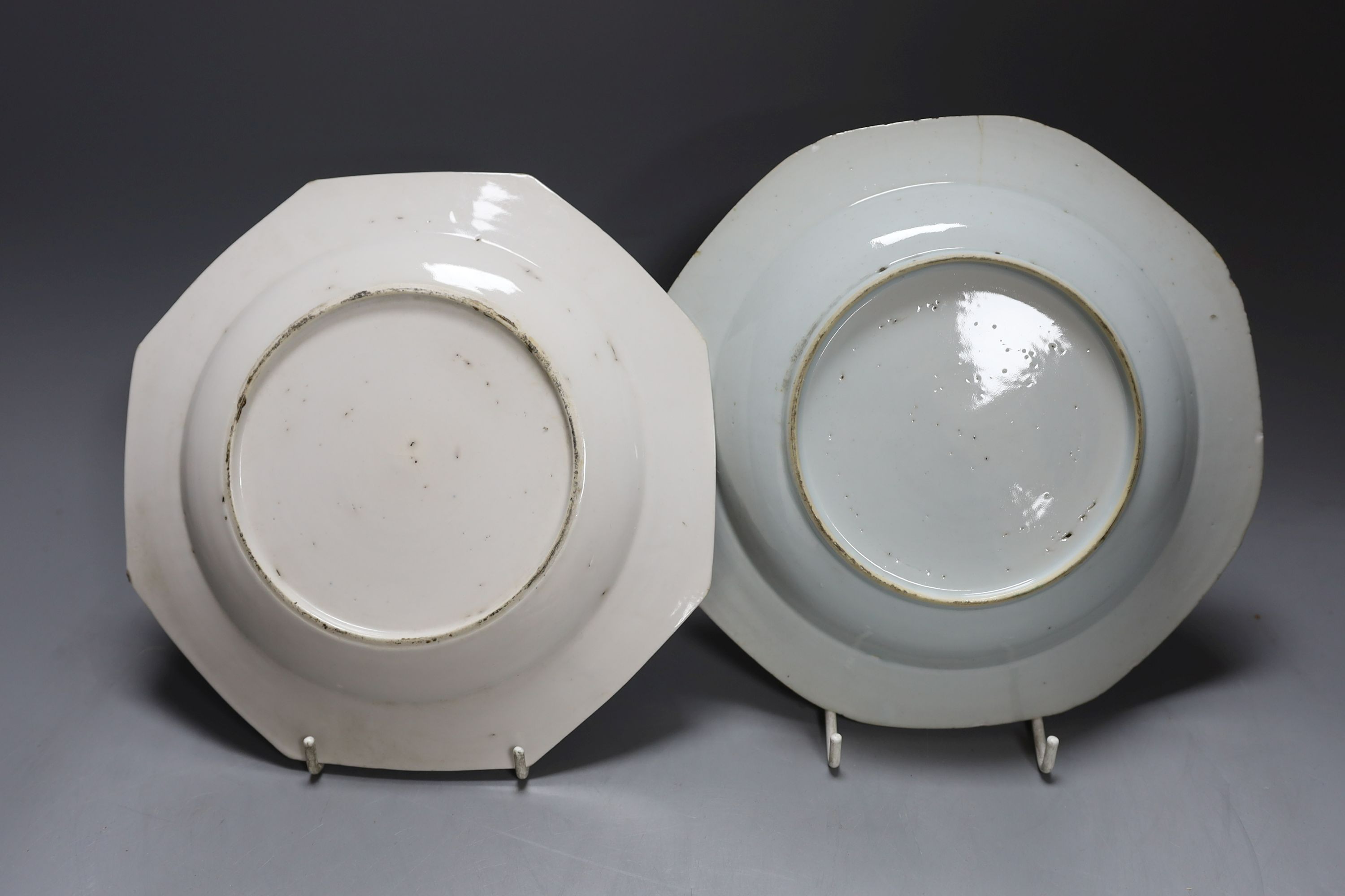 An 18th century Chinese export blue and white plate and dish, a blue and white vase and a famille rose plate